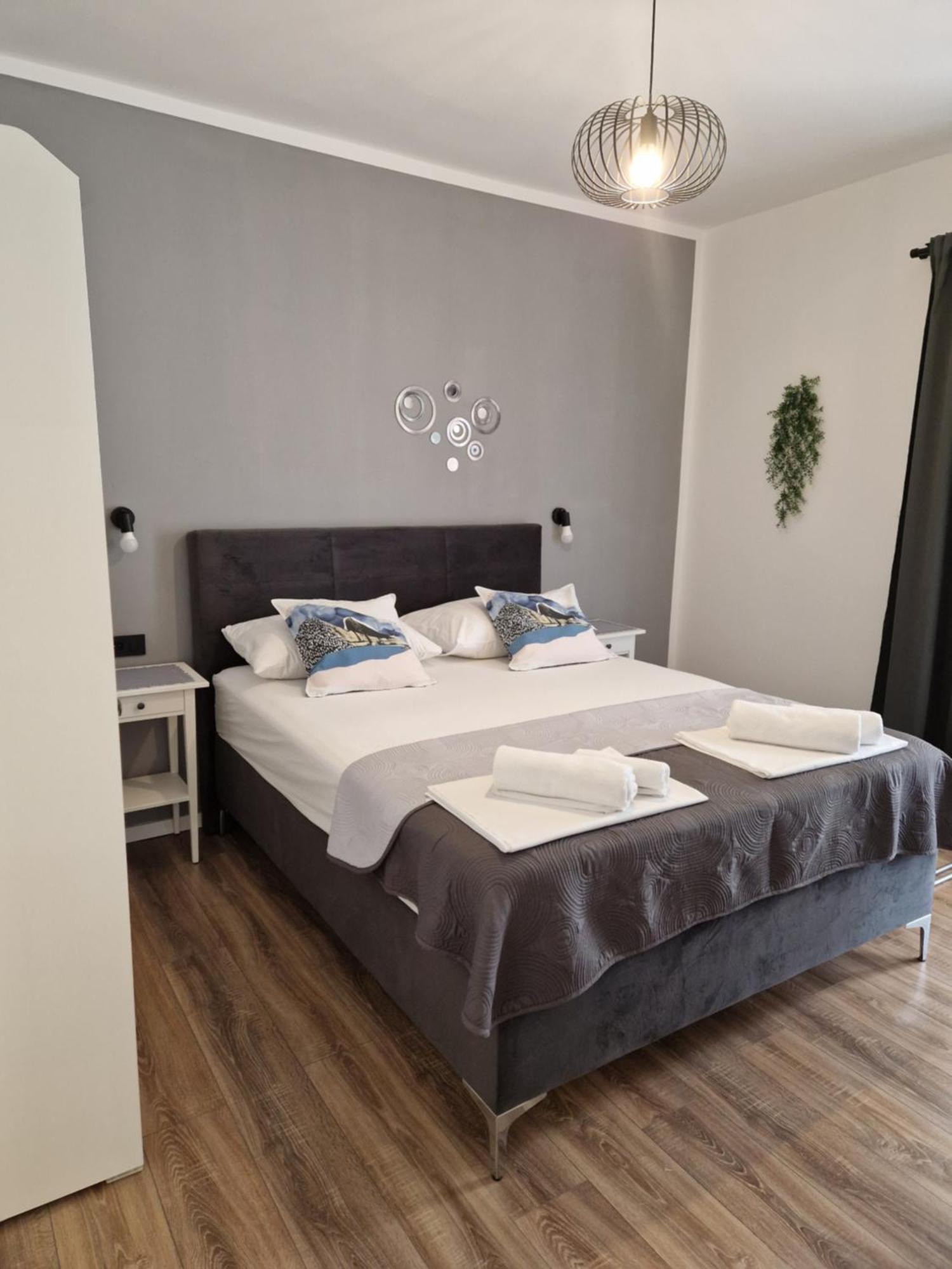 Apartments Jadranka Novalja Ngoại thất bức ảnh