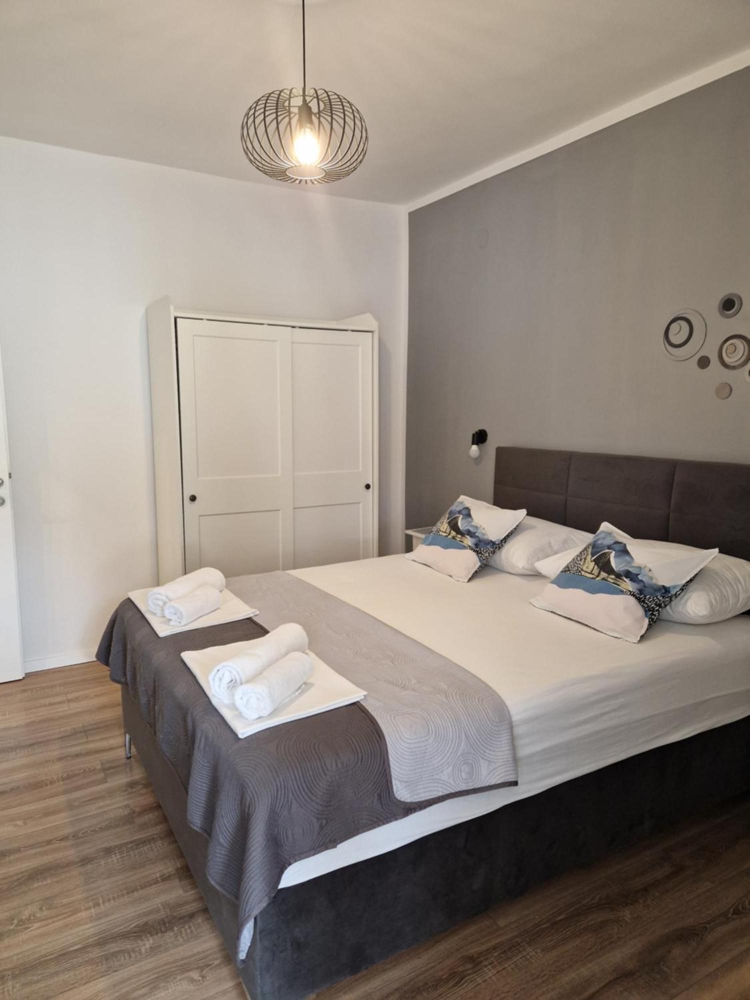 Apartments Jadranka Novalja Ngoại thất bức ảnh