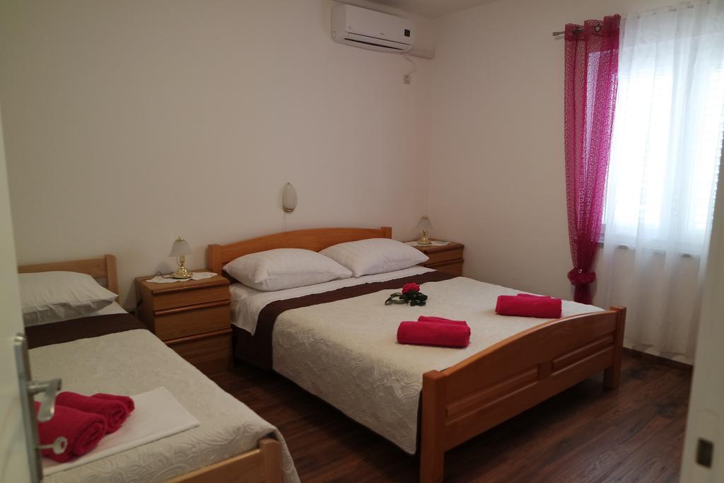 Apartments Jadranka Novalja Ngoại thất bức ảnh